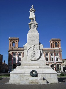 Monumento_ad_Aurelio_Saffi,_Forlì
