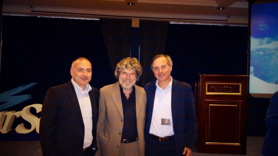 Nella foto allegata: Stefano Tacconi insieme all'amministratore delegato di Car Server, Giovanni Orlandini, e al popolare esploratore Reinhold Messner, ospite d'onore dell'iniziativa.