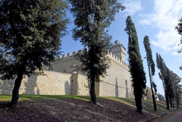 Esterna