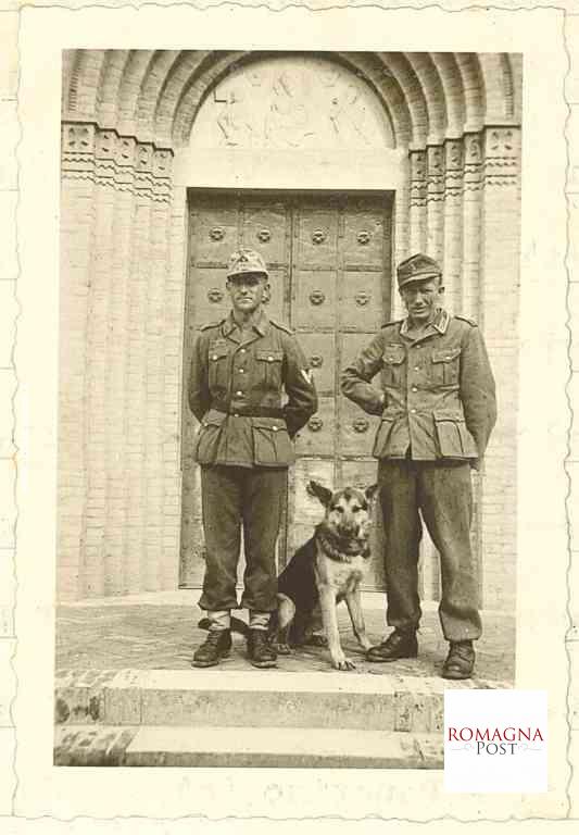 1944-06-18_-I-due-soldati-tedeschi-alloggiati-nella-canonica-di-San-Giorgio