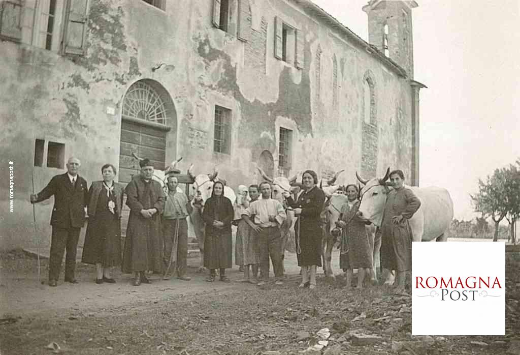 don-Edgardo-Morini-con-la-famiglia-contadina-del-podere-della-parrocchia_0023