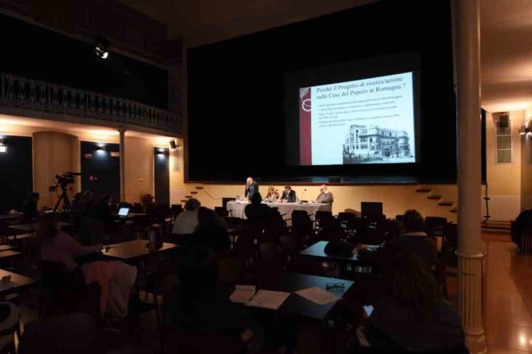 Dalle Case del Popolo a Facebook9 04-12-19_Original