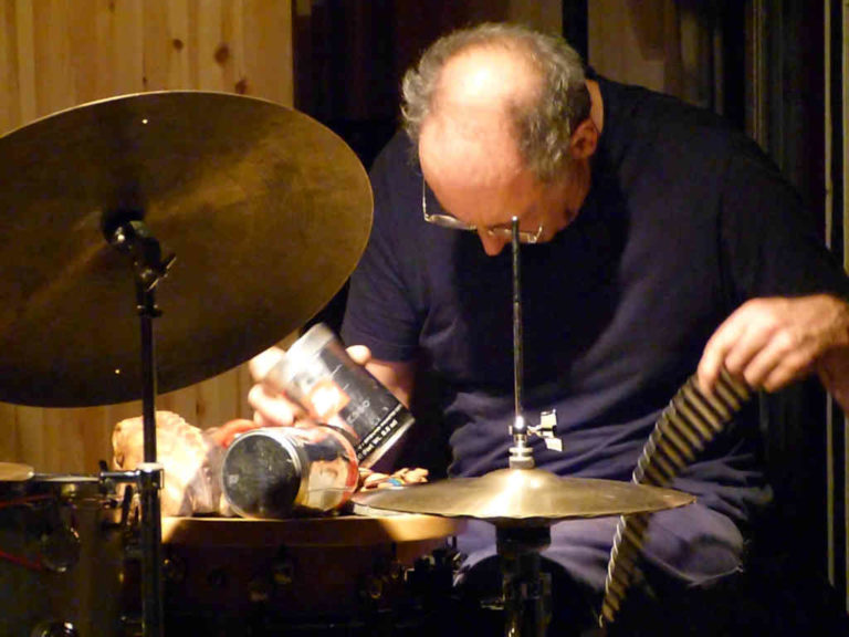 Paul_Lytton,_der_Klangtüftler_(Loft_121208)_P1060699