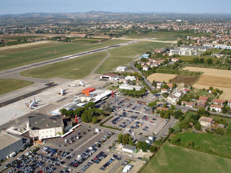 Aeroporto-di-Forli-aggiudicato-ai-privati_articleimage