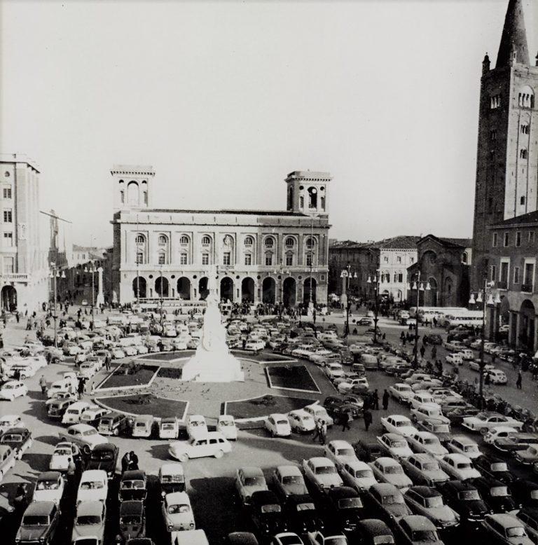 piazza-saffi-auto-2-1