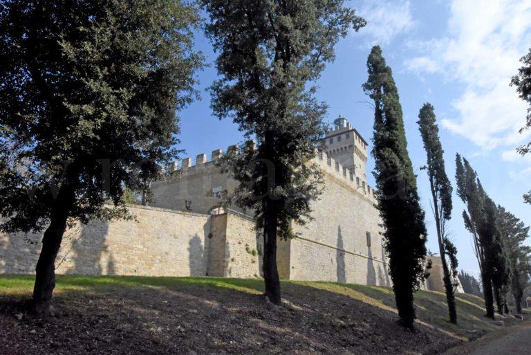 Esterna