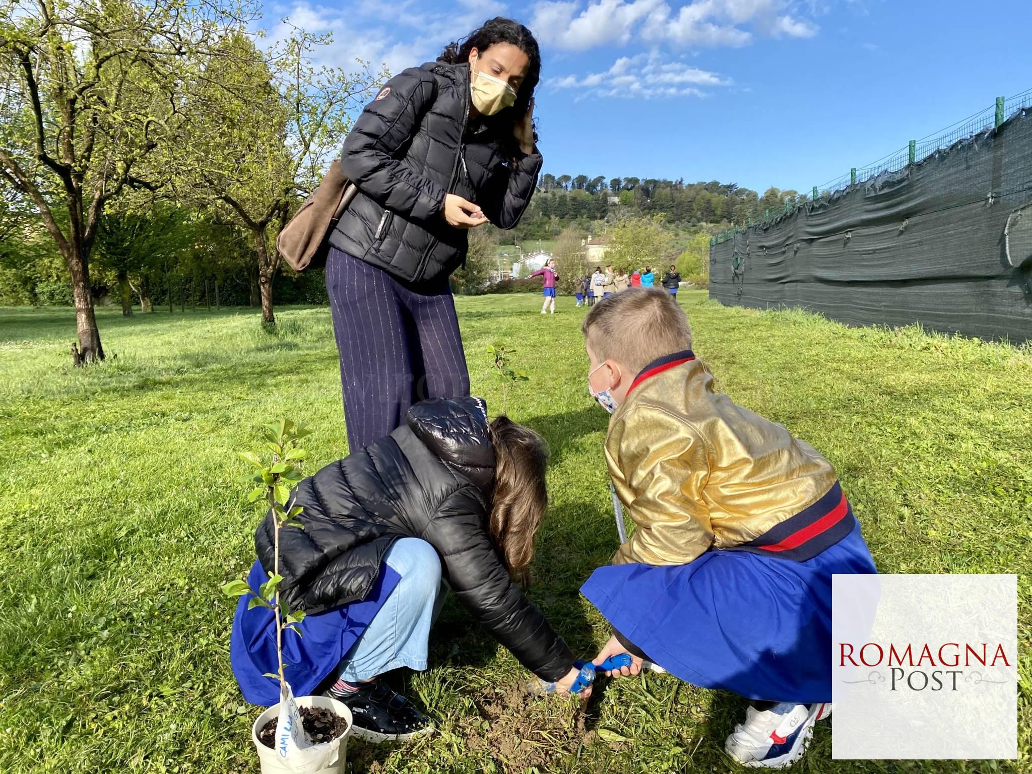 Cesena assessora Francesca Lucchi con gli studenti della Don Baronio