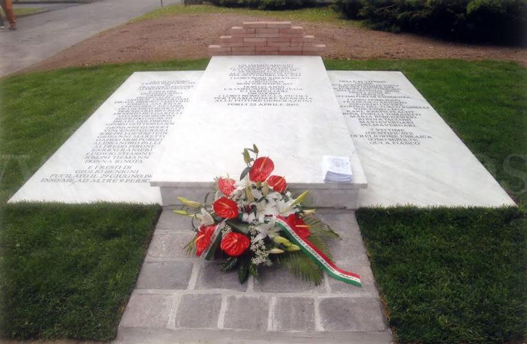 Cimitero_di_Forlì_Monumento_a_ricordo_delle_vittime_uccise_allaeroporto_di_Forlì_nel_settembre_1944