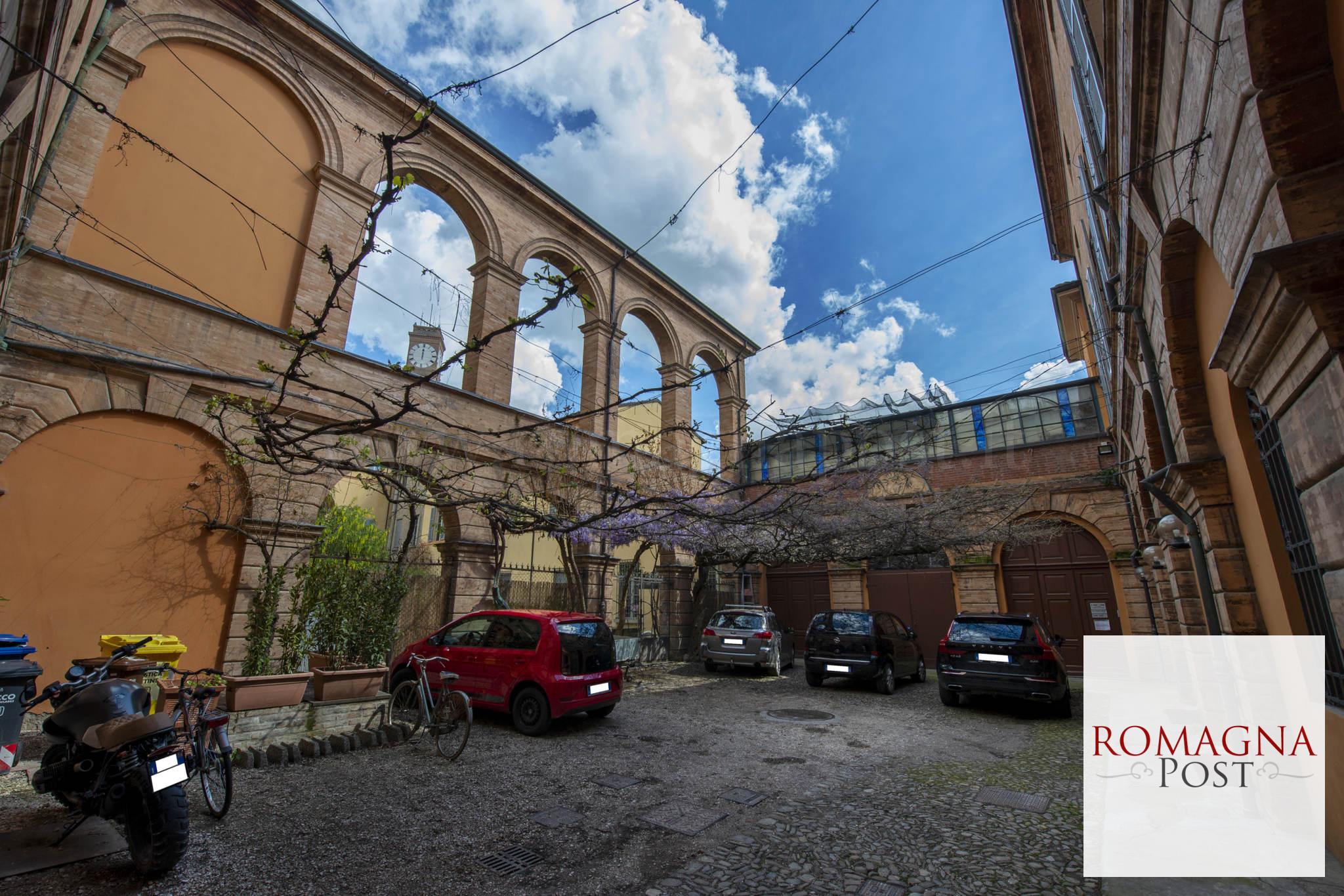 Glicine-Palazzo-Guarini-Foschi