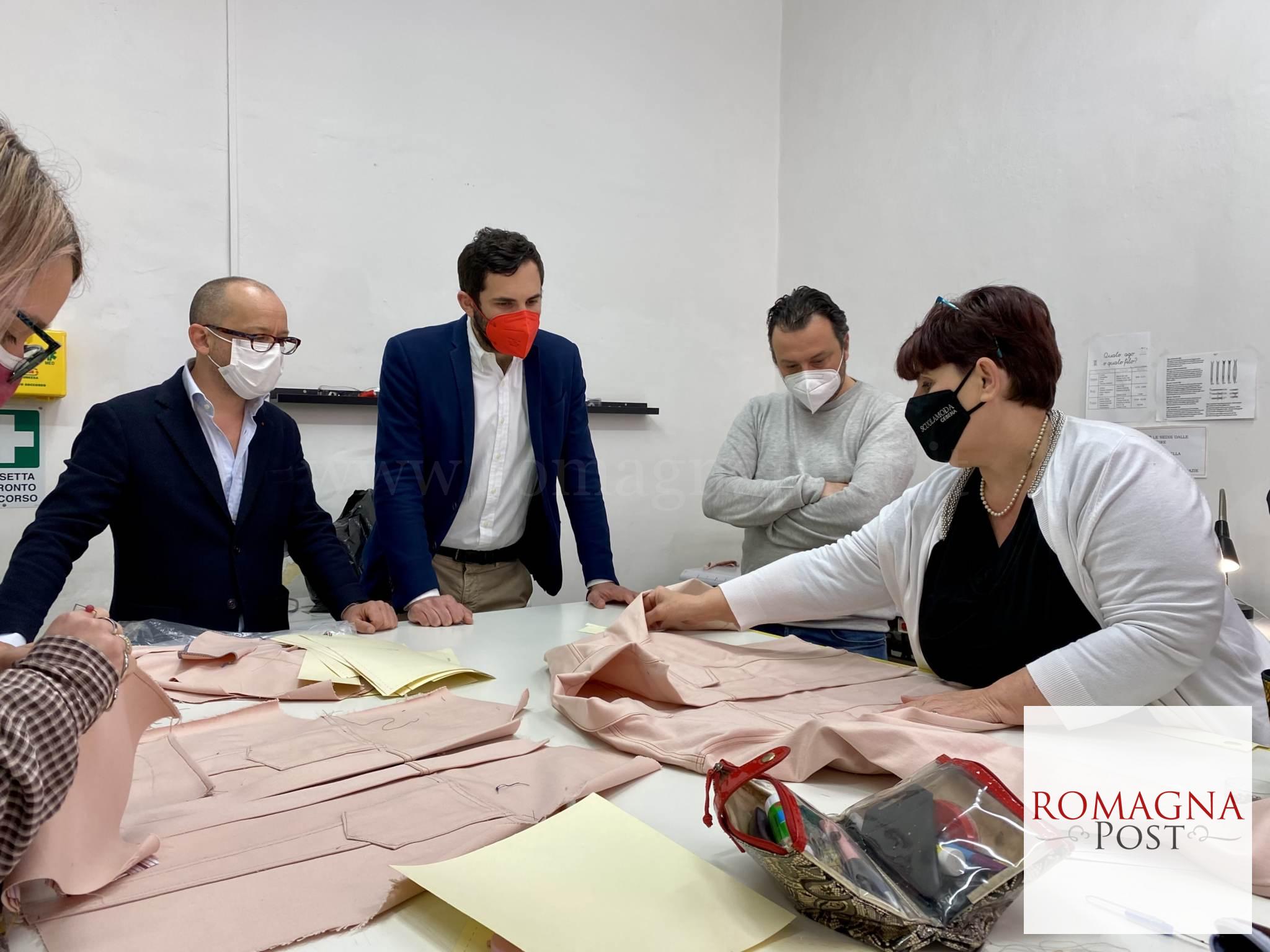 Sindaco e Assessore in visita alla Scuola Moda Cesena (2)
