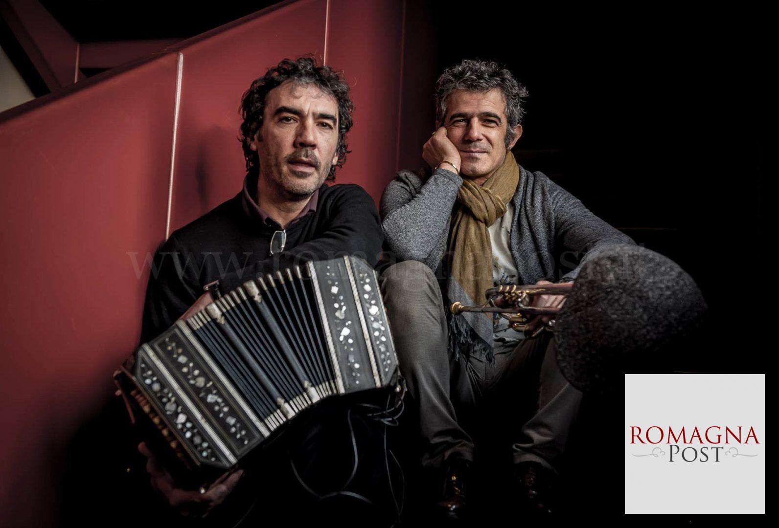 Paolo-Fresu-Daniele-di-Bonaventura-di-Roberto-Cifarelli-2-1592x1080.jpg?v=1633694707