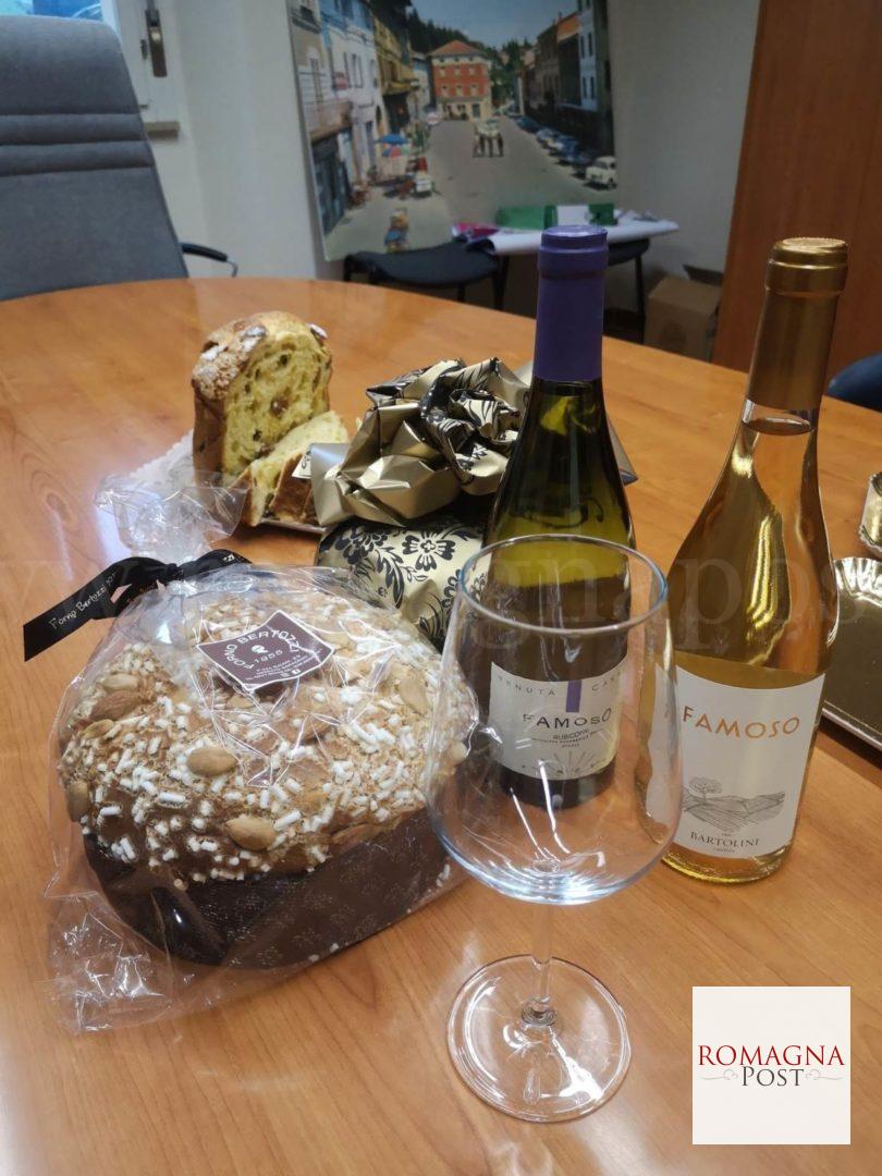 Panettone al Famoso insieme alle due bottiglie di Famoso