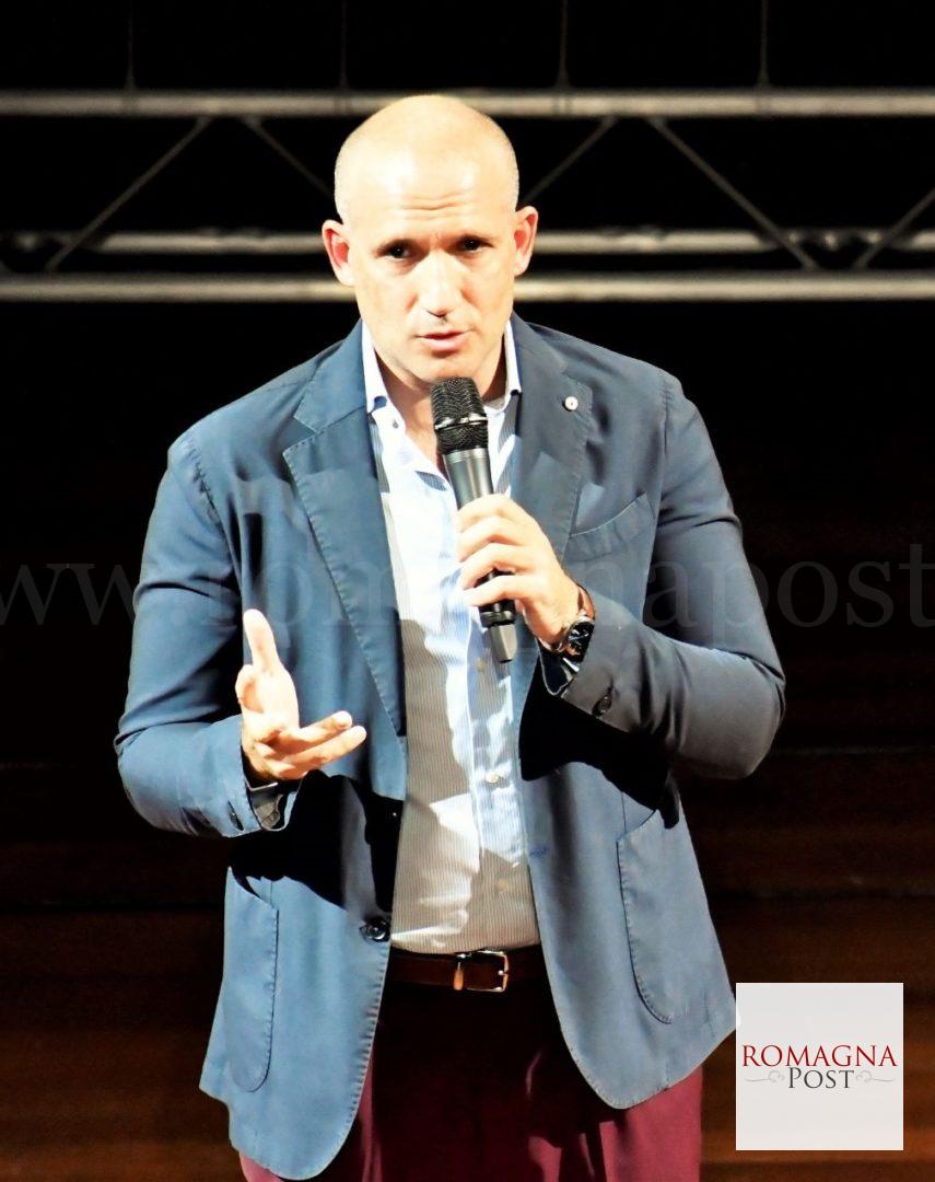 foto-eduardo-savarese-855x1080.jpeg?v=1647440783