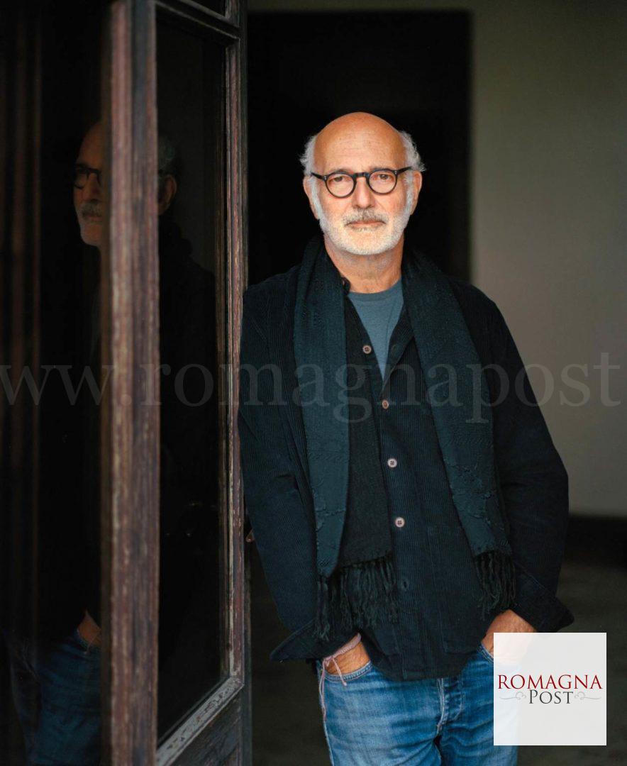 Ludovico-Einaudi_2-884x1080.jpeg?v=1653376841