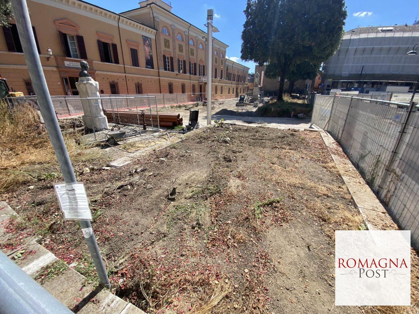 Stato dei lavori in Piazza Bufalini lato via Montalti (1)