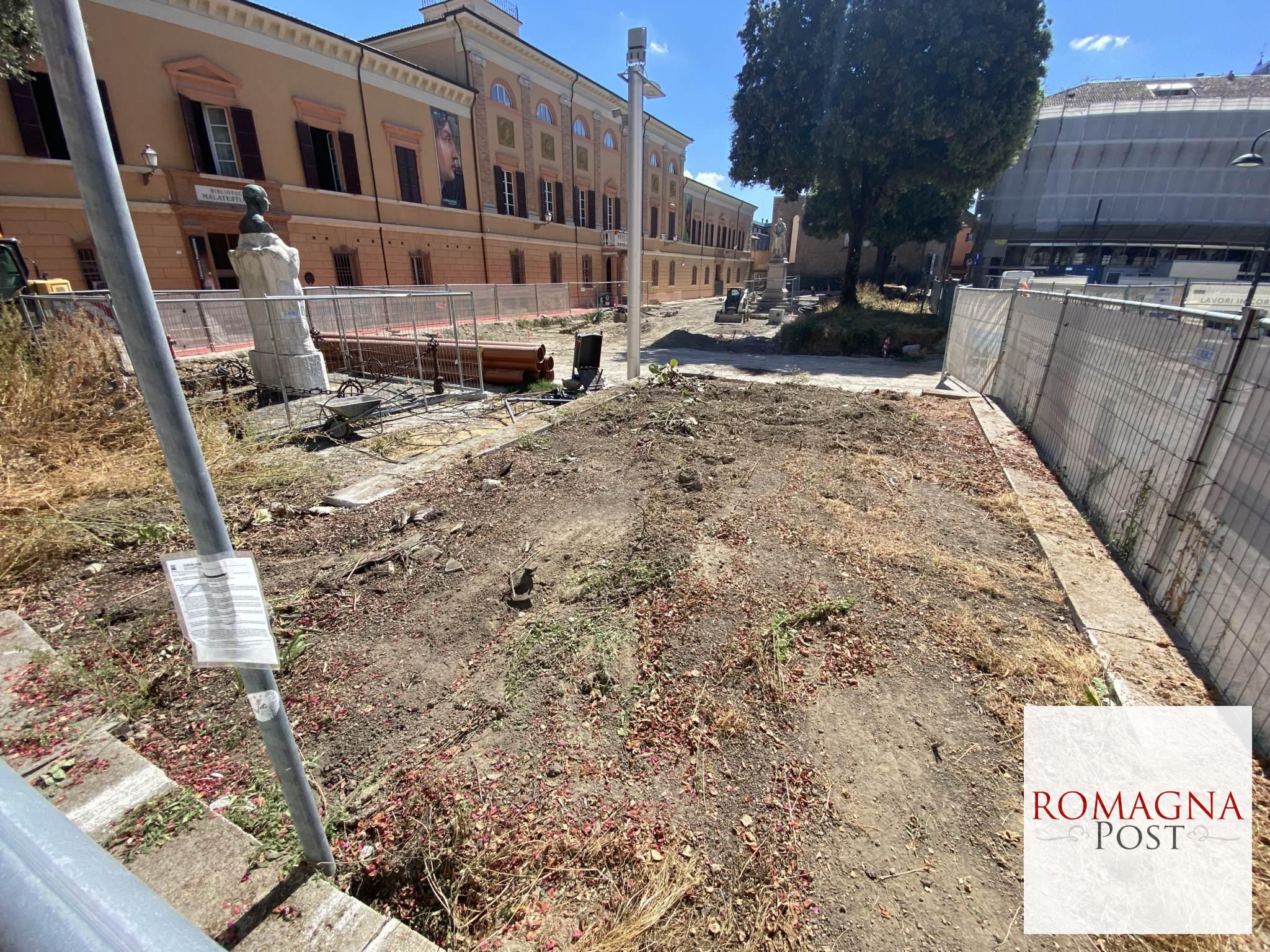 Stato dei lavori in Piazza Bufalini lato via Montalti (1)