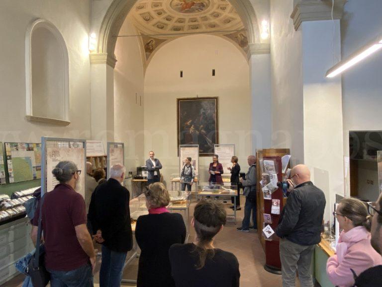 mostra-biblioteca-Locus-amoenus