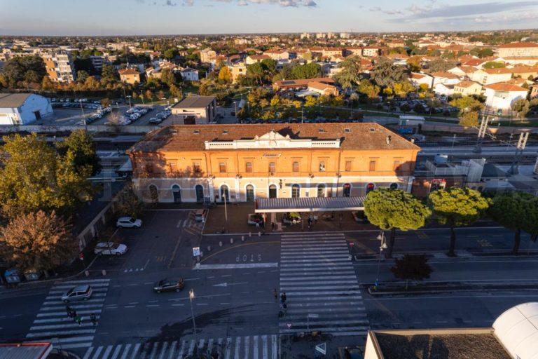 stazione ferroviraria