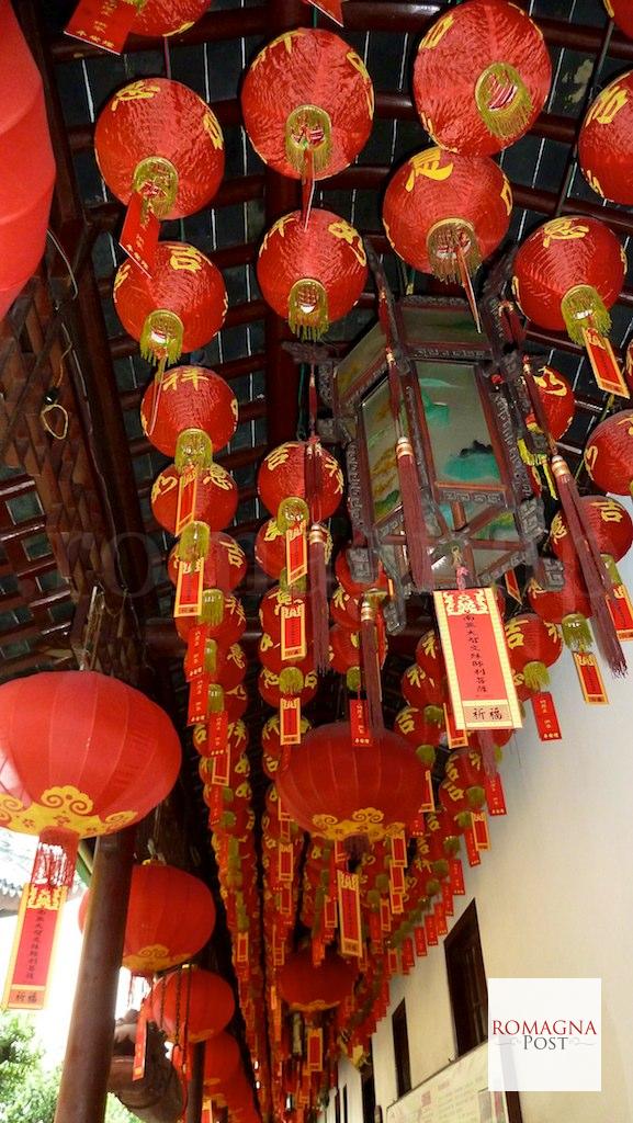 Red_paper_lanterns_Shanghai_2012