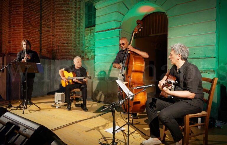 Manomanouche-di-Stefano-Barni