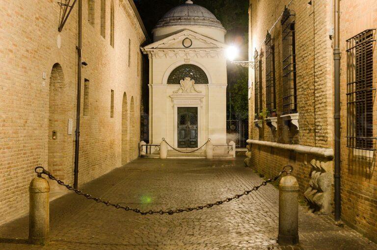 Tomba_di_Dante_Ravenna_3