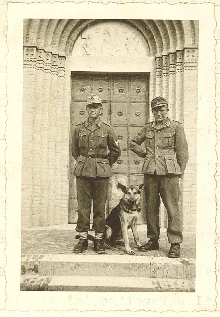 1944-06-18_-I-due-soldati-tedeschi-alloggiati-nella-canonica-di-San-Giorgio