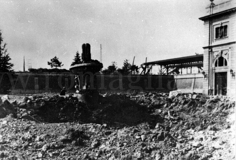 La-stazione-ferroviaria-di-Forli-bombardata-1