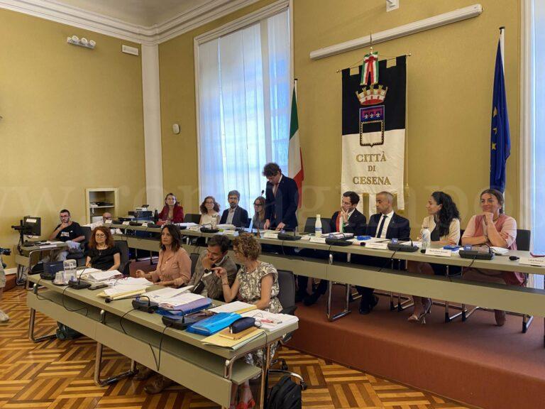 Filippo Rossini avvia i lavori del Consiglio comunale 2024