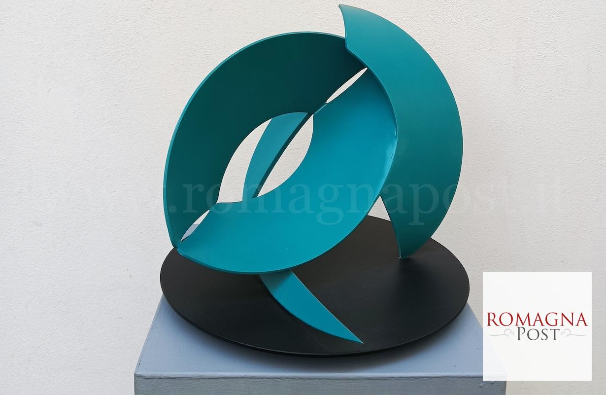 Alex Corno, Turquoise moon, 2024, h cm 28 x 33 x 32, ferro dipinto