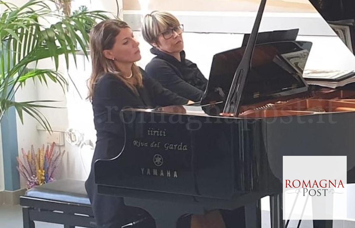 Mary Veloce e Francesca Cesaretti mentre suonano