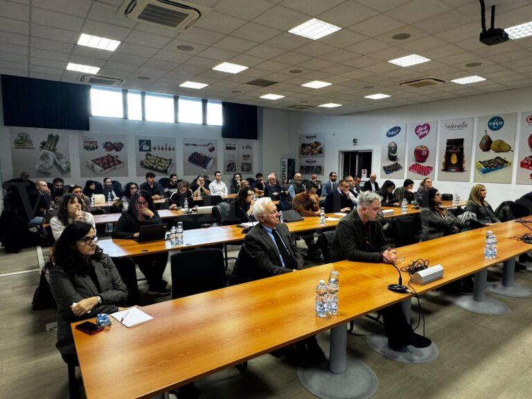 sala_apofruit_direzione_legacoop