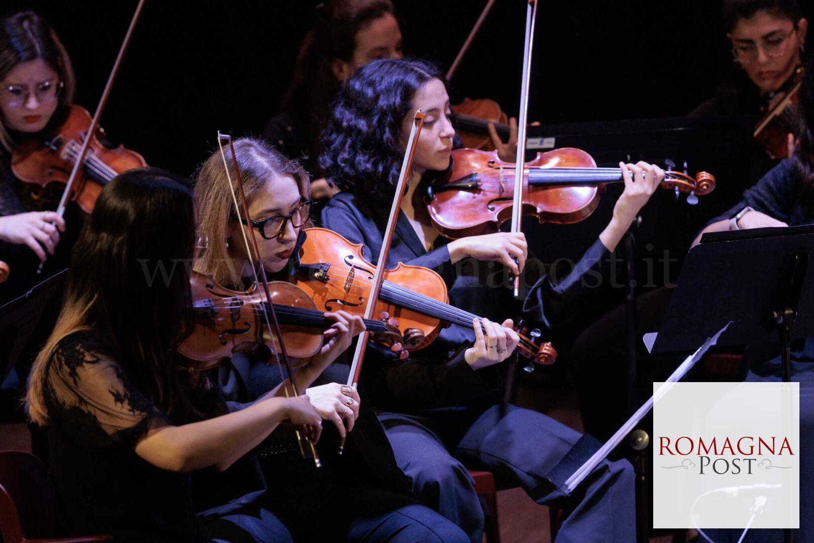 RAVENNA 13/12/2024. ORCHESTRA CHERUBINI. Converto degli archi dei Cherubini con Daniele Bonaventura al Teatro Socjale